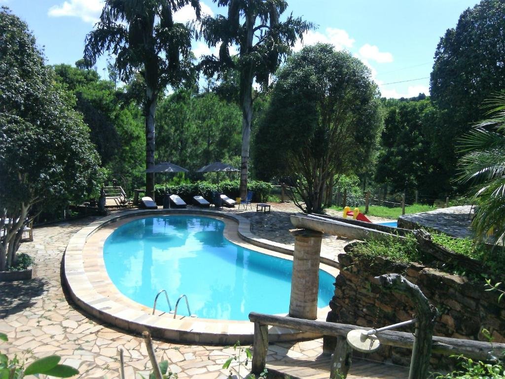 Vista da piscina da Pousada Fazenda São Pedro em Aiuruoca.