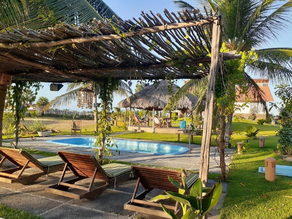 Vista da piscina da Pousada Theodora no Litoral do Piauí.