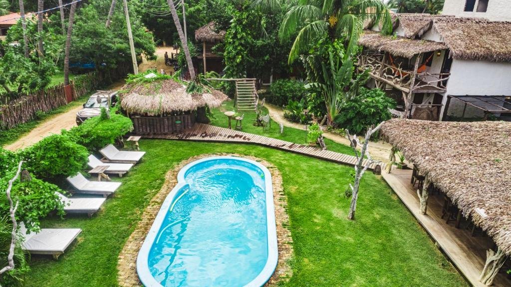 Vista de cima da piscina da Pousada Titas no Litoral do Piaúi.