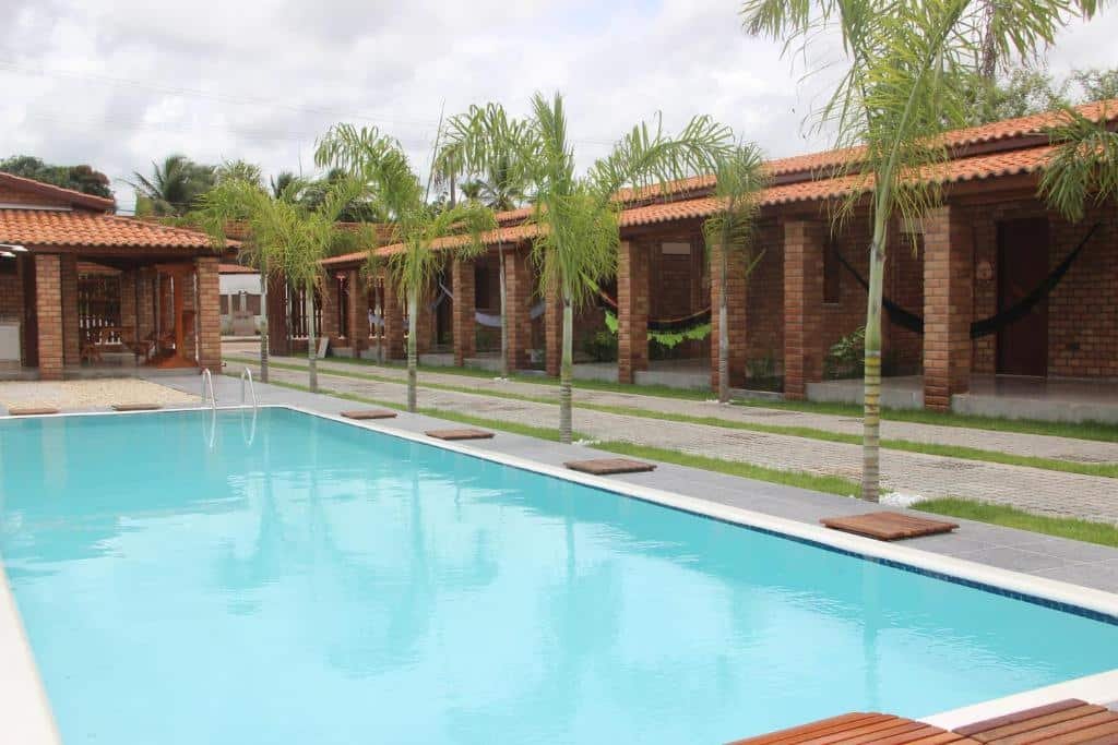 Piscina Pousada Vasto Horizonte em pousadas na Rota das Emoções.