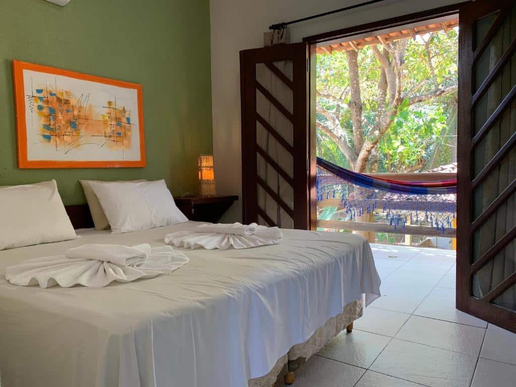 Quarto com varanda na Pousada Do Rio Barreirinhas.