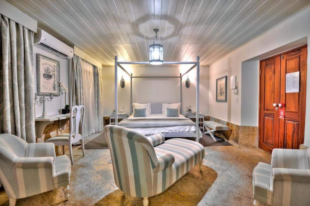 Quarto amplo da Casa de St. Antônio Hotel Boutique.